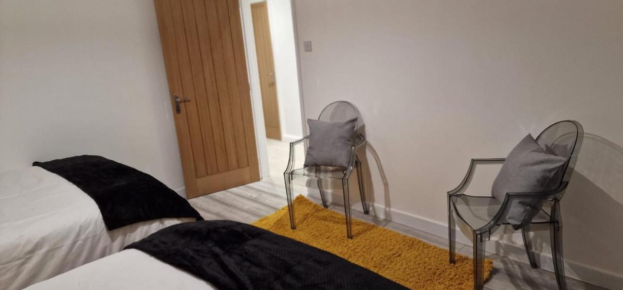 Shm Stays Leicester. Newly Renovated!! 15 Min Drive From City Centre, University. 9 Min Drive To Leicester City Stadium, 5 Min Drive To M1 & M69. 2 Min Walk To Bus Stop. 외부 사진