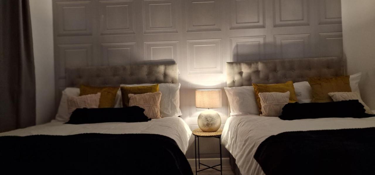 Shm Stays Leicester. Newly Renovated!! 15 Min Drive From City Centre, University. 9 Min Drive To Leicester City Stadium, 5 Min Drive To M1 & M69. 2 Min Walk To Bus Stop. 외부 사진