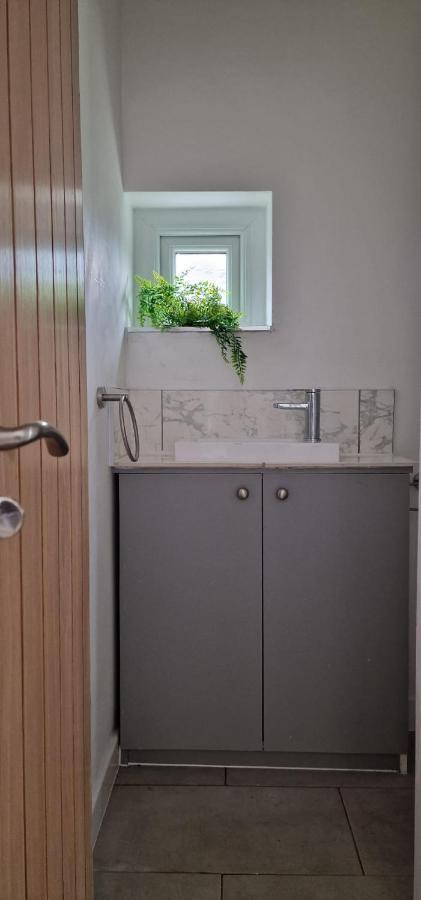 Shm Stays Leicester. Newly Renovated!! 15 Min Drive From City Centre, University. 9 Min Drive To Leicester City Stadium, 5 Min Drive To M1 & M69. 2 Min Walk To Bus Stop. 외부 사진