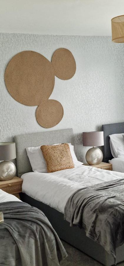 Shm Stays Leicester. Newly Renovated!! 15 Min Drive From City Centre, University. 9 Min Drive To Leicester City Stadium, 5 Min Drive To M1 & M69. 2 Min Walk To Bus Stop. 외부 사진